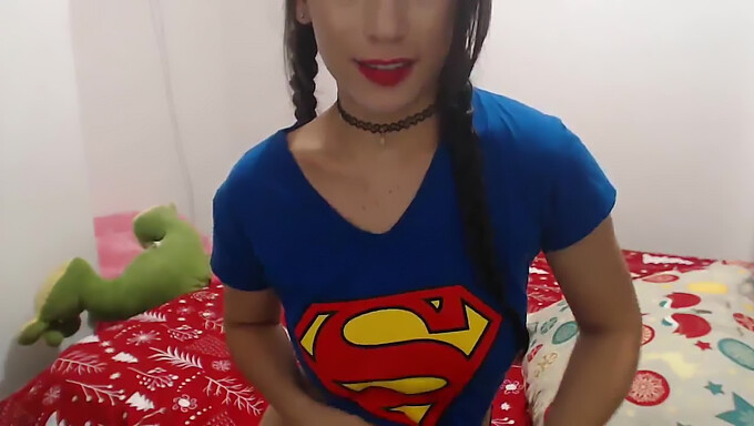 Hermosa Chica Cam Se Complace A Sí Misma Con Sus Dedos