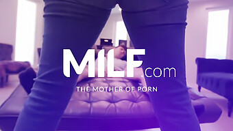 Milf دهانش...