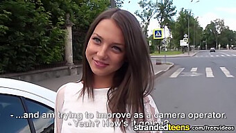 Foxy Di'S 18+ Teenager Får En Varm Anal Tur I Bilen