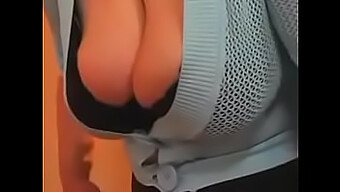 Büyük Doğal Göğüslü Vintage Milf Retro Porno Videosunda