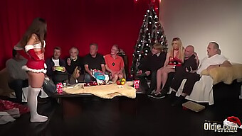 Hardcore Weihnachtsorgie Mit Geilen Jungen Und Alten Männern Und Teens