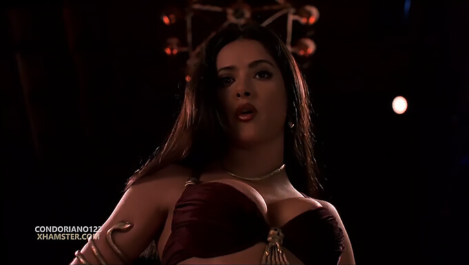 Salma Hayek En Una Escena De Masturbación De Lencería